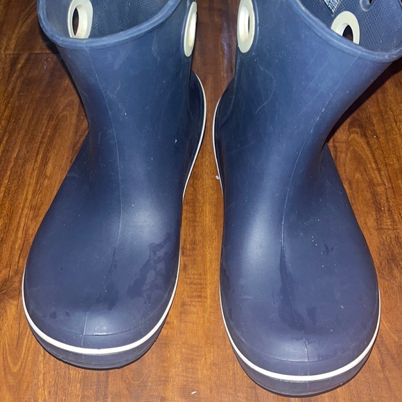 Crocs Jaunt Shorty Ankle Rain Boots Navy Blue White Trim Women’s Size 10 15769. - Picture 2 of 12